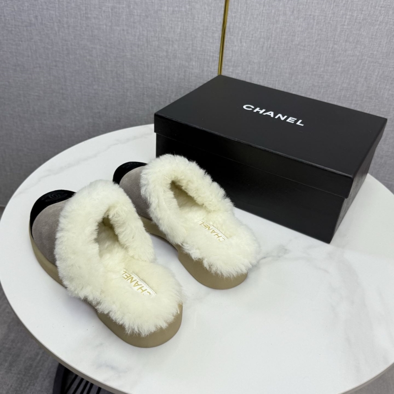 Ch**el slippers